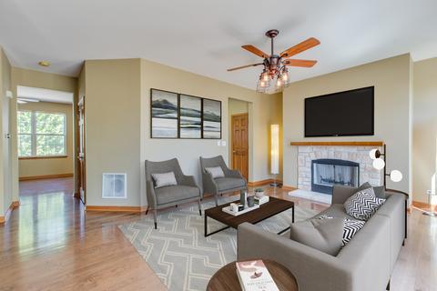 3045 Marion St, Elgin, IL 60124 photo 4