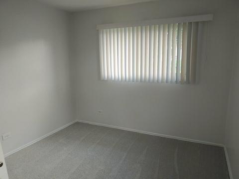 560 Durham Ln, Hoffman Estates, IL 60169 photo 12