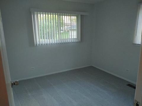 560 Durham Ln, Hoffman Estates, IL 60169 photo 14