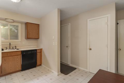 1510 Hancock Dr #6, Normal, IL 61761 photo 9