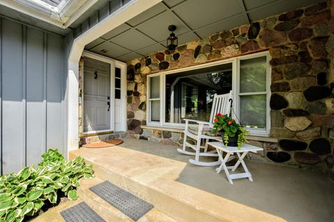 907 S River Rd, Mchenry, IL 60051 photo 2