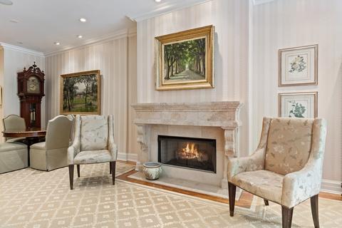 49 E Division St, Chicago, IL 60610 photo 6