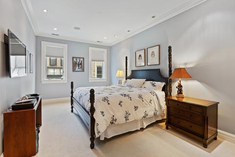 49 E Division St, Chicago, IL 60610 photo 14