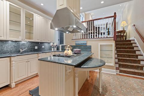 49 E Division St, Chicago, IL 60610 photo 8