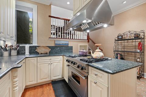 49 E Division St, Chicago, IL 60610 photo 9