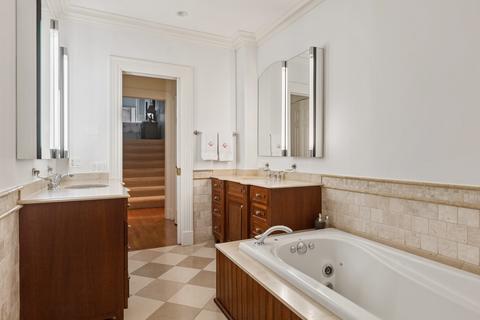 49 E Division St, Chicago, IL 60610 photo 16