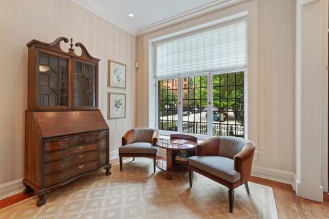 49 E Division St, Chicago, IL 60610 photo 4