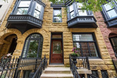 49 E Division St, Chicago, IL 60610 photo 1