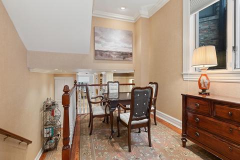 49 E Division St, Chicago, IL 60610 photo 10