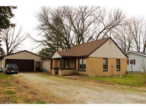 823 E Progress St, Arthur, IL 61911 photo 1