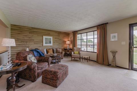 405 E Park St, Danvers, IL 61732 photo 2