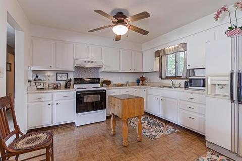 405 E Park St, Danvers, IL 61732 photo 3