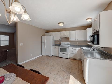 13 Ashling Ct, Bloomington, IL 61704 photo 9