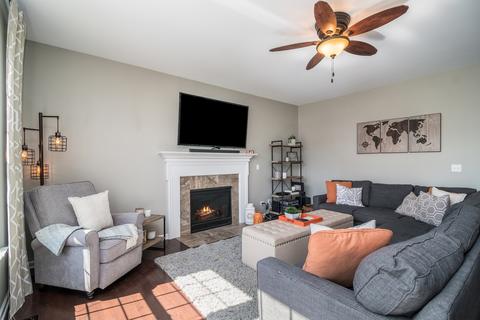 3679 Shaughnessy Dr, Elgin, IL 60124 photo 4