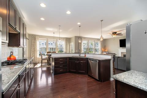 3679 Shaughnessy Dr, Elgin, IL 60124 photo 7
