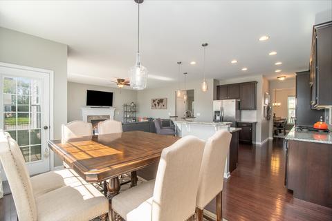 3679 Shaughnessy Dr, Elgin, IL 60124 photo 5