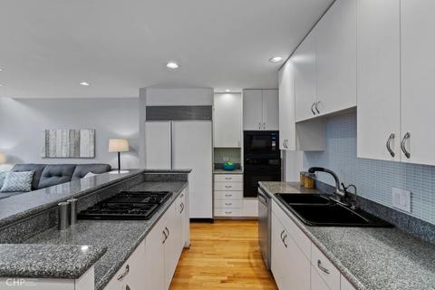 1305 N Damen Ave, Chicago, IL 60622 photo 4