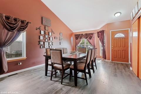 2314 Willow Lakes Ct, Plainfield, IL 60586 photo 2
