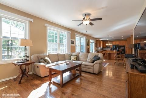 1407 Blume Dr, Elgin, IL 60124 photo 9