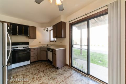 370 Echo Ln #2, Aurora, IL 60504 photo 5