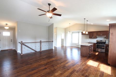 407 Raef Rd, Downs, IL 61736 photo 4