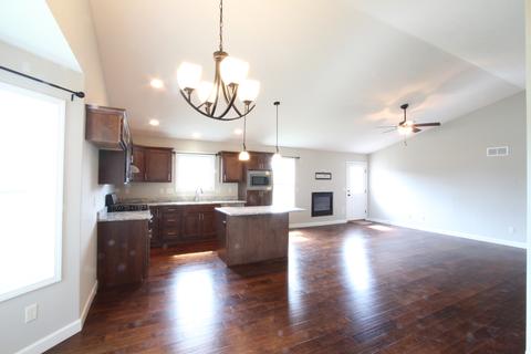 407 Raef Rd, Downs, IL 61736 photo 6