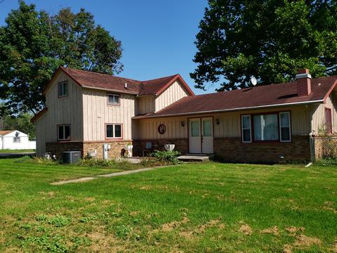 301 E 1st St, Leaf River, IL 61047 photo 2