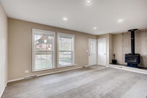 315 Watres Pl, Elgin, IL 60120 photo 2