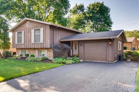 300 Hillcrest Dr, Algonquin, IL 60102 photo 1