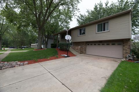 5830 Danforth Ct, Hanover Park, IL 60133 photo 3