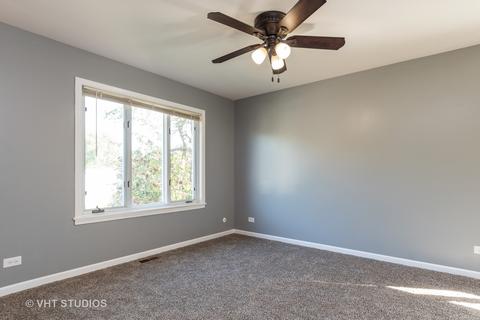 1210 Foxcroft Dr, Aurora, IL 60506 photo 2