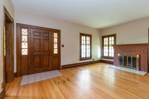 345 Hamilton Ave, Elgin, IL 60123 photo 2