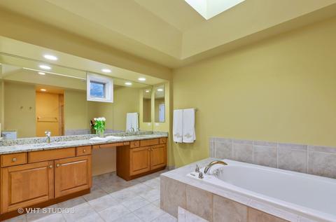 3473 Dauphine Ave, Northbrook, IL 60062 photo 17