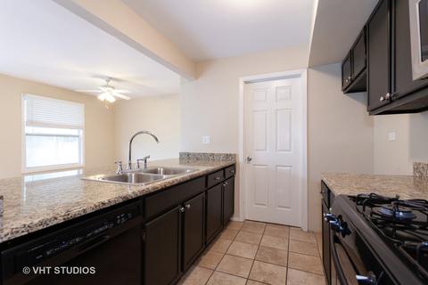 2930 Pine Tree Ct, Aurora, IL 60502 photo 4