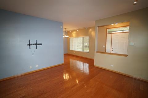 826 County Line Rd, Aurora, IL 60502 photo 4