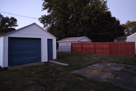 8 Gerald Rd, Rantoul, IL 61866 photo 2