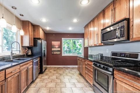 1323 S Sumner St, Wheaton, IL 60189 photo 4