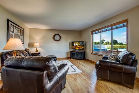 721 Casey Dr, Minooka, IL 60447 photo 2
