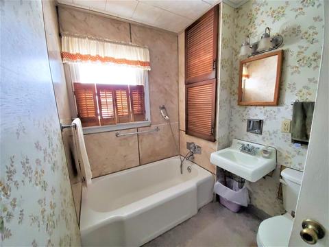 39 N Sunset Ave, Freeport, IL 61032 photo 9