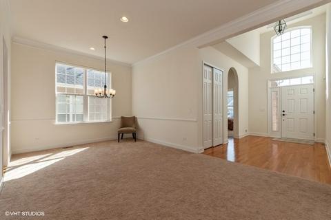 3905 Eagle Ridge Dr, Elgin, IL 60124 photo 2