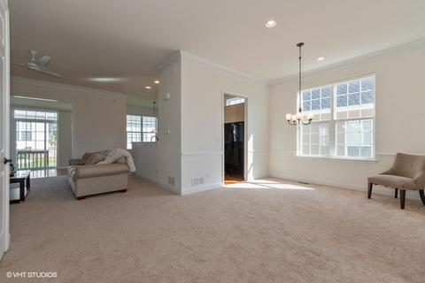 3905 Eagle Ridge Dr, Elgin, IL 60124 photo 3