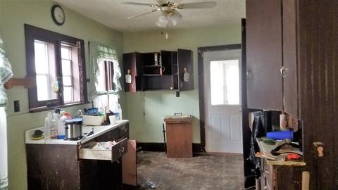 205 N Main St, Leaf River, IL 61047 photo 8