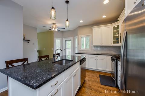 15526 S Creekside Dr, Plainfield, IL 60544 photo 4
