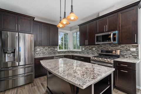 1685 Montclair Dr, Elgin, IL 60123 photo 4