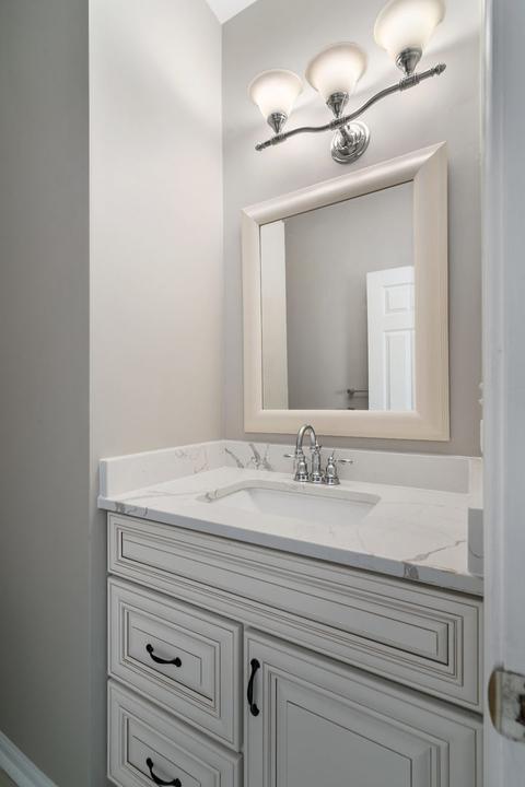 1685 Montclair Dr, Elgin, IL 60123 photo 9