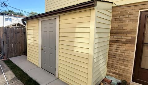 9251 Dee Rd, Des Plaines, IL 60016 photo 2