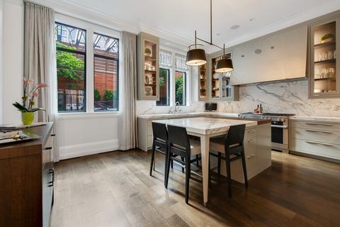 25 E Cedar St, Chicago, IL 60611 photo 8