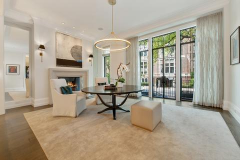 25 E Cedar St, Chicago, IL 60611 photo 4