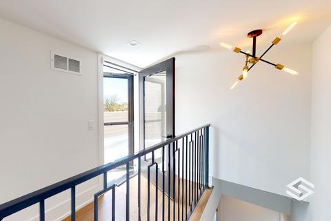 625 E Bowen Ave, Chicago, IL 60653 photo 32