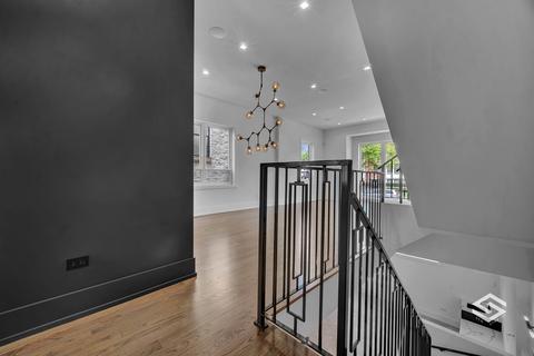 625 E Bowen Ave, Chicago, IL 60653 photo 6